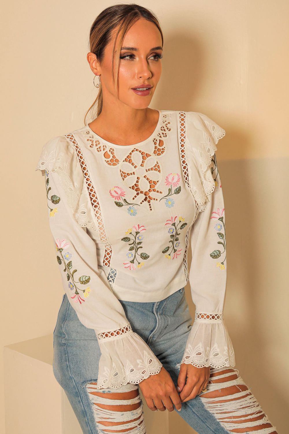 blusa cropped bordado